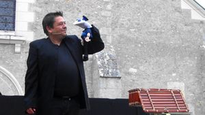 julien rouge ventriloque en festival d'humour