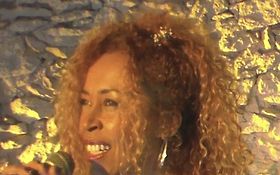 Photo de Zana Zu, chanteuse, danseuse, spectacle brésilien / Narbonne