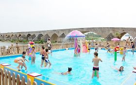 Photo de  Pataugeoire Ludique démontable ou fixe, Jeux d'eau - Athalia