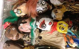 Marionnettes crée par LYL LUNIK 
Pour des expositions et dans le cadre d’ateliers ou l’on apprend à confectionner des marionnettes et à leur donner vie. 