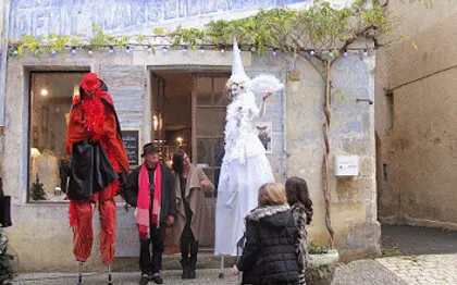 Photo de CIE LES ECHALAS Spectacle de rue,échassiers / Vaucluse SUD