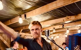 guitariste/chanteur soirée privée Mariage Rosa Bonheur
