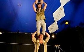 Photo de Cirk'Oblique - Compagnie de spectacle de Cirque, trapèze et jongleurs - TOULOUSE