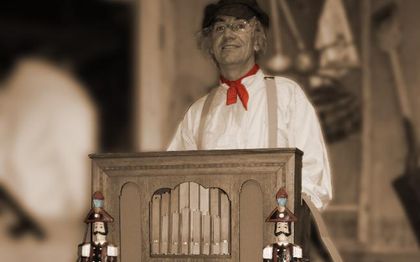 Photo de CREVECOEUR et son orgue de Barbarie - animations de rue Rhône-Alpes