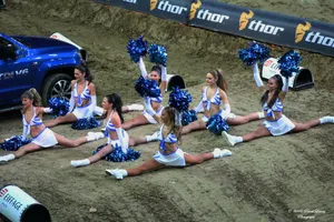 Lolipop pompom girls arena montpellier salle spectacle show motif super cross danseuses