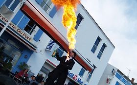 Photo de Cracheur de feu - Echassier - Vendôme - Blois - Orléans - Paris 