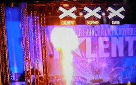 Photo de EVJF Genève Feu strip Lausanne Vaud cracheur jongleur de feu Suisse 