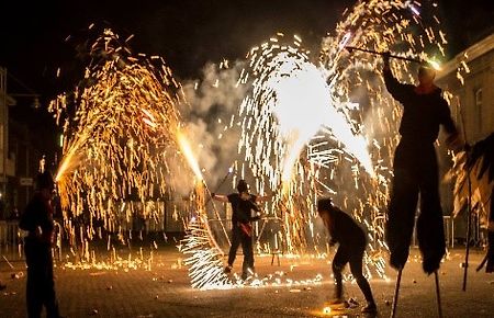 Cie Trobairiz / Sud-Ouest : Spectacle Enfants, Echassier, Clown, Feu..