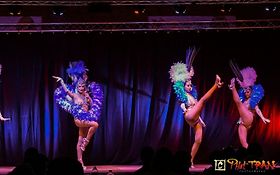 LES DOLLS à Braodway 