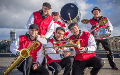 Photo de Compagnie Béléza /  Fanfares - Echassiers Paris Nantes Angers  