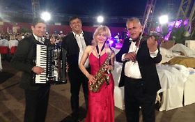 Photo de Musiciens Tziganes et Jazz Manouche de St Tropez et Cannes