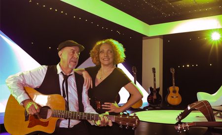 Lydia Moreno Chanteuse groupe de musique duo trio & danseuses (Gard)