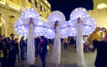 Photo de Girafes&Co Spectacle de Rue, Echassiers lumineux
