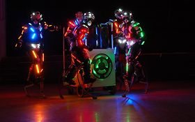Photo de SPECTACLE DE RUE FUTURISTE - ANDROLUX - ROBOT SON ET LUMIERE - DEAMBULATOIRE - BORDEAUX